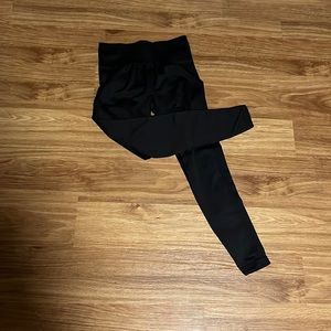 Butt scrunch leggings size medium